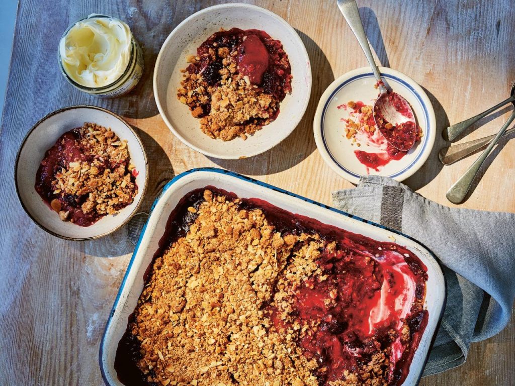 Blackberry and peach crumble recipe | The Independent